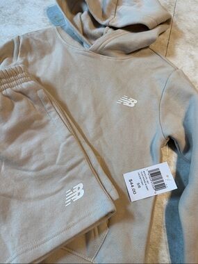 Youth 5/6 New Balance Beige Hoodie and Jogger Set with White Logos